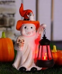 Figurka ogrodowa dekoracyjna na Halloween Duch z latarnią 24x11cm