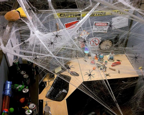 PAJĘCZYNA HALLOWEEN 150 G BIAŁA CZARNA + 30 PAJĄKÓW DEKORACJA HORROR