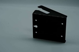 Stojak Uchwyt ścienny na deskorolkę i longboard Kolor Czarny 10x 7,7 x12 cm