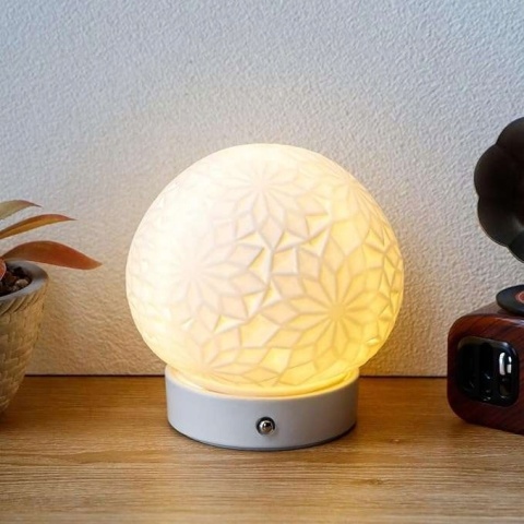 Lampka nocna stołowa LED Kształt kula dekoracyjna ceramiczna 15x16 cm
